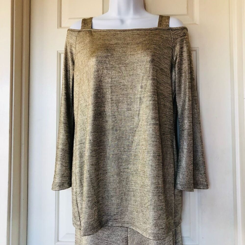 NWOT Clara Sun Woo Gold Lamé Open Shoulder Bell Sleeve Top and Classic Side Slit - Picture 3 of 16